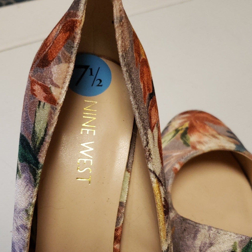 Shoes - Picture 2 of 3